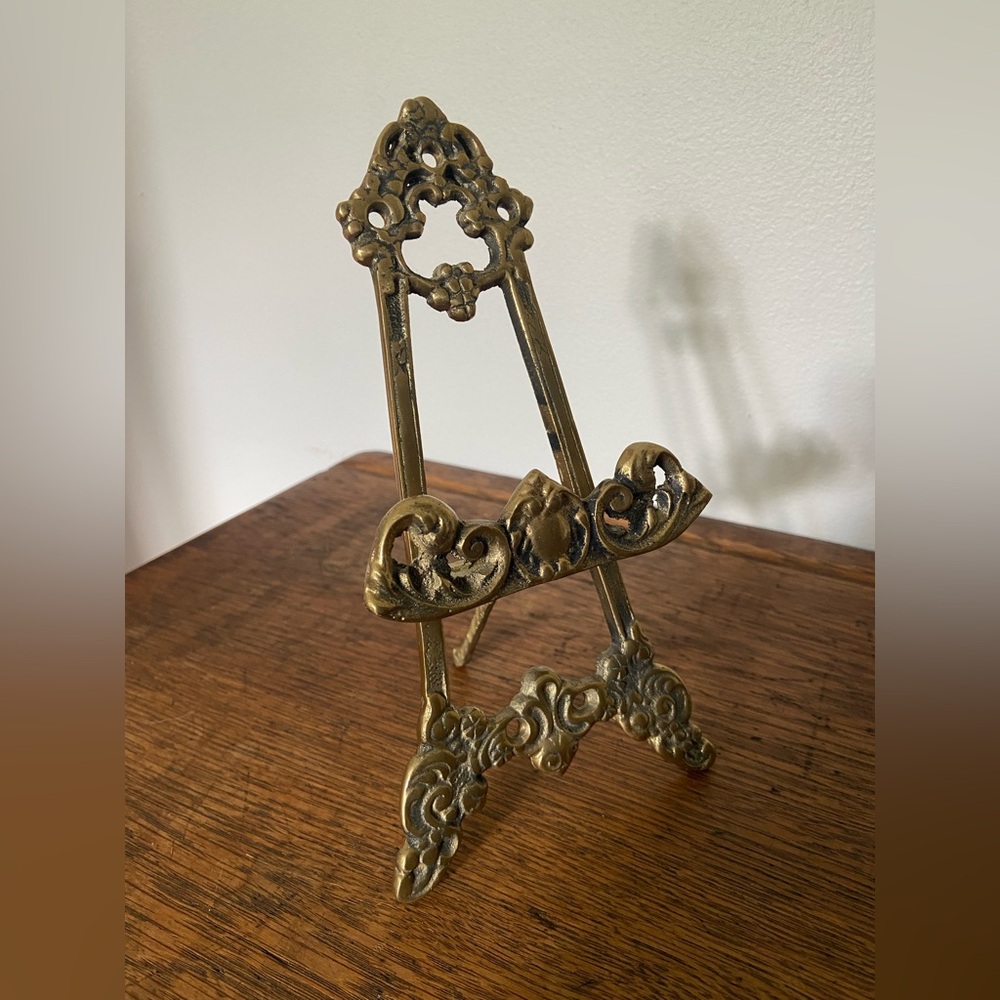 Ornate Gold Metal Easel Stand